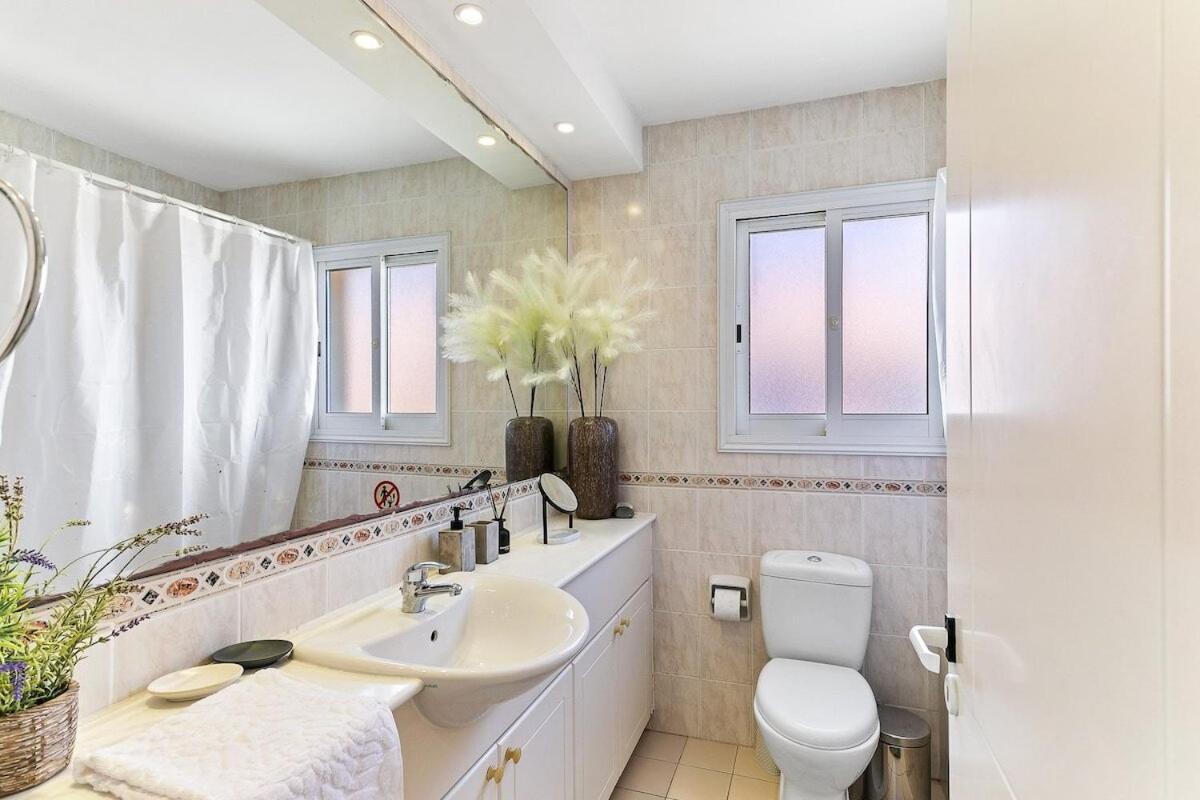 Limnaria Gardens Beautiful Apartment By Vichy Paphos Exterior foto