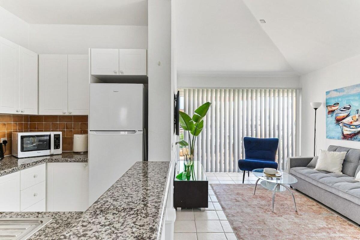 Limnaria Gardens Beautiful Apartment By Vichy Paphos Exterior foto