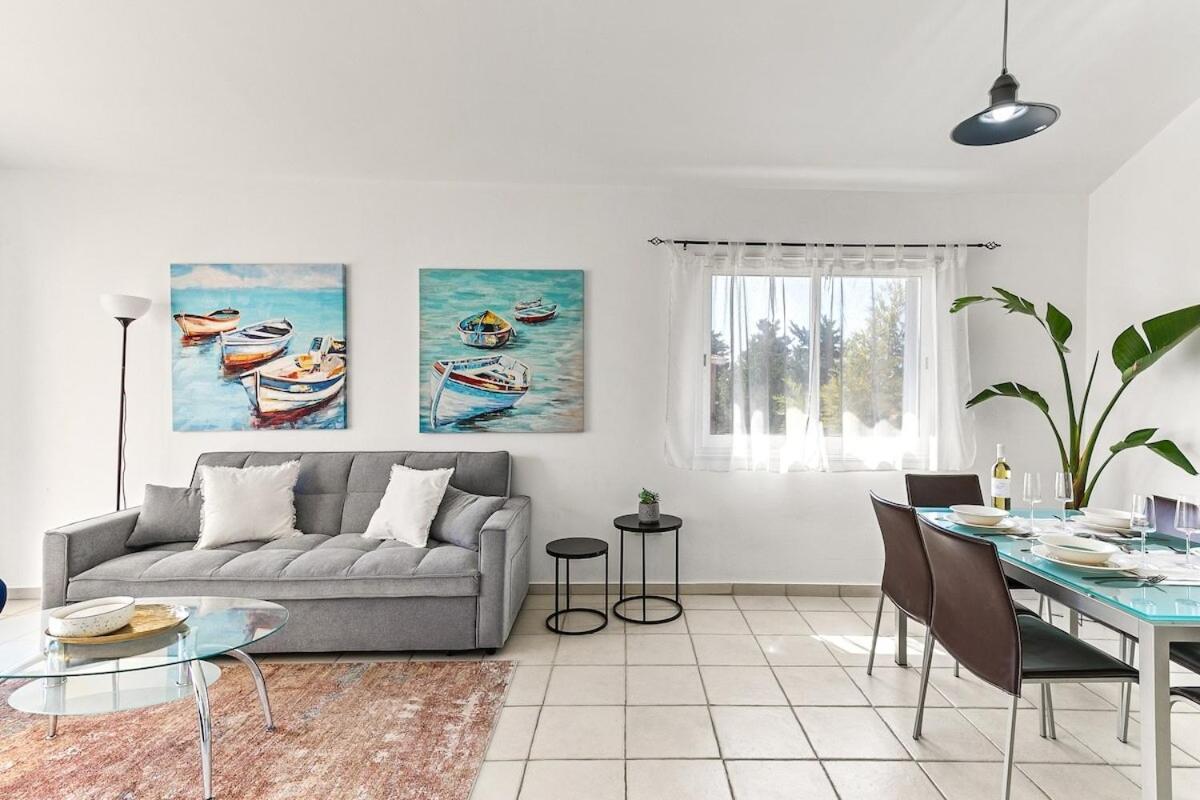 Limnaria Gardens Beautiful Apartment By Vichy Paphos Exterior foto