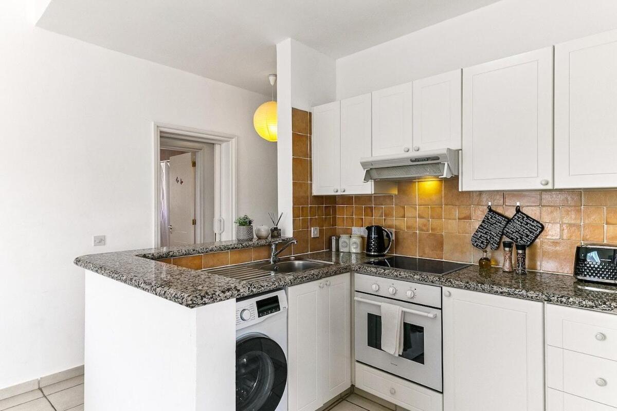Limnaria Gardens Beautiful Apartment By Vichy Paphos Exterior foto