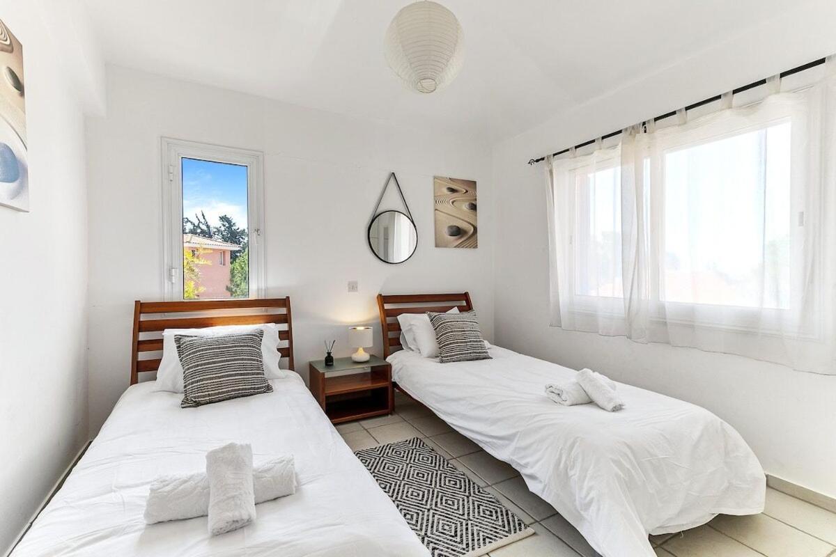 Limnaria Gardens Beautiful Apartment By Vichy Paphos Exterior foto