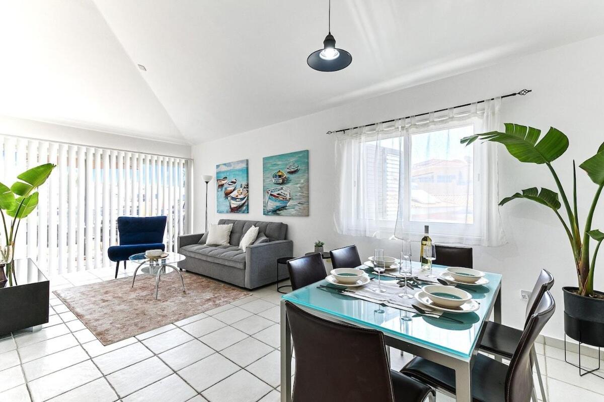Limnaria Gardens Beautiful Apartment By Vichy Paphos Exterior foto