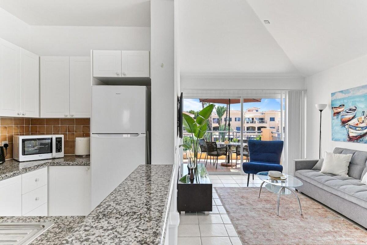 Limnaria Gardens Beautiful Apartment By Vichy Paphos Exterior foto